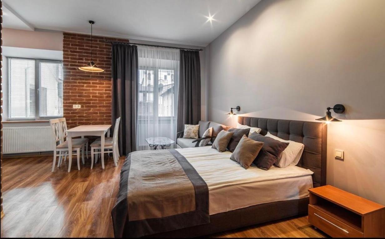 Vip Apartments ! Lviv Eksteriør bilde