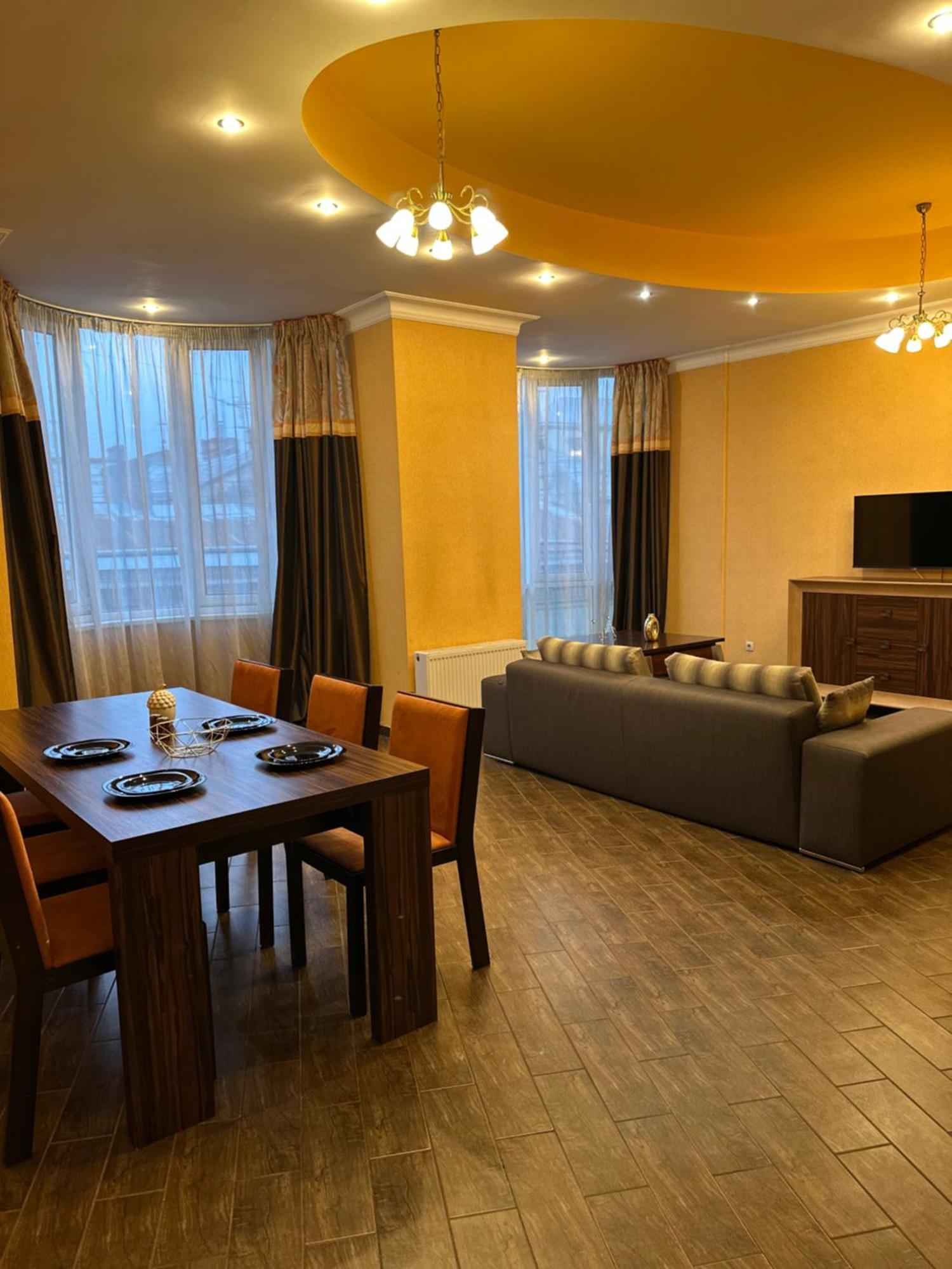 Vip Apartments ! Lviv Eksteriør bilde