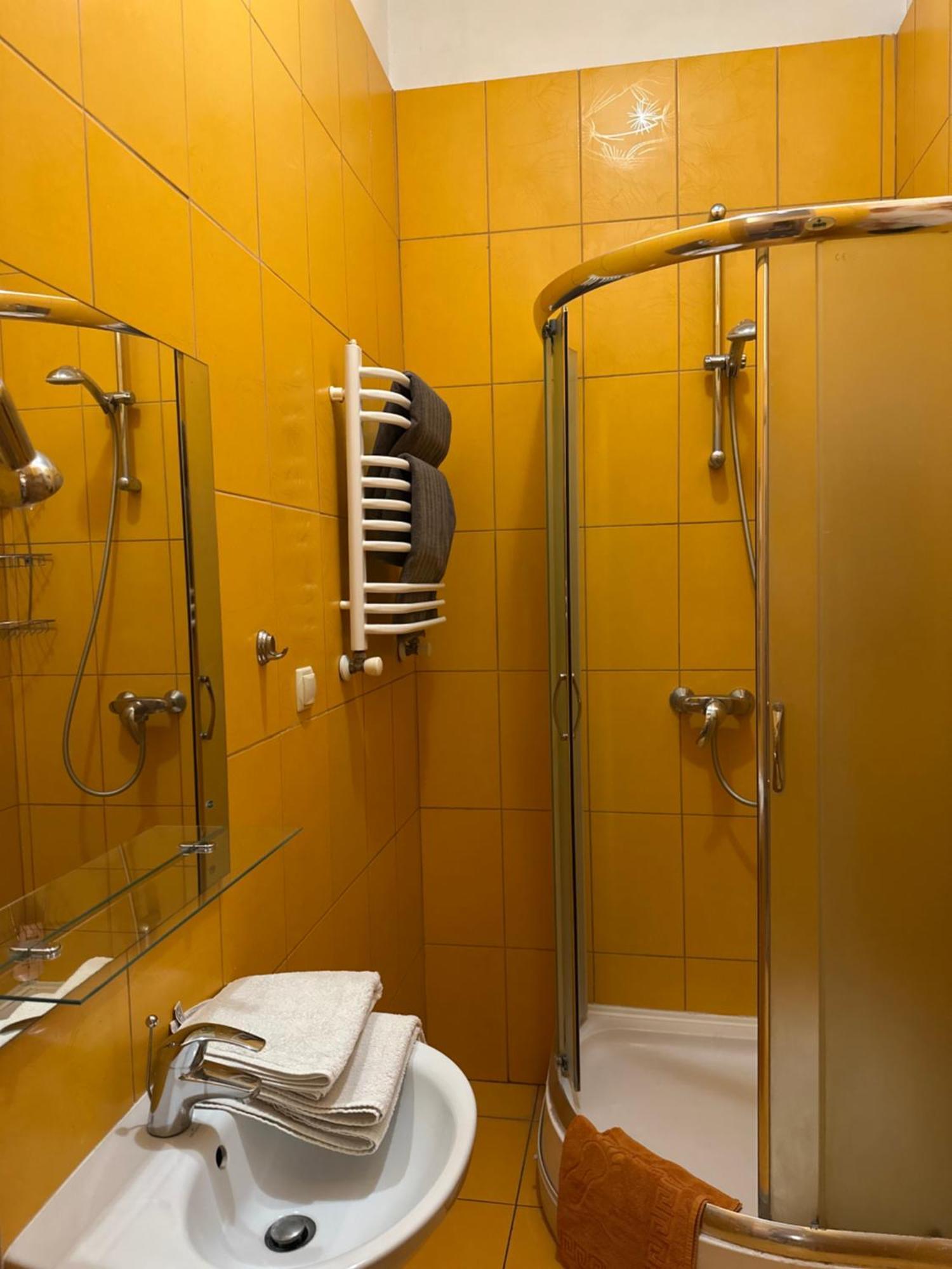 Vip Apartments ! Lviv Eksteriør bilde