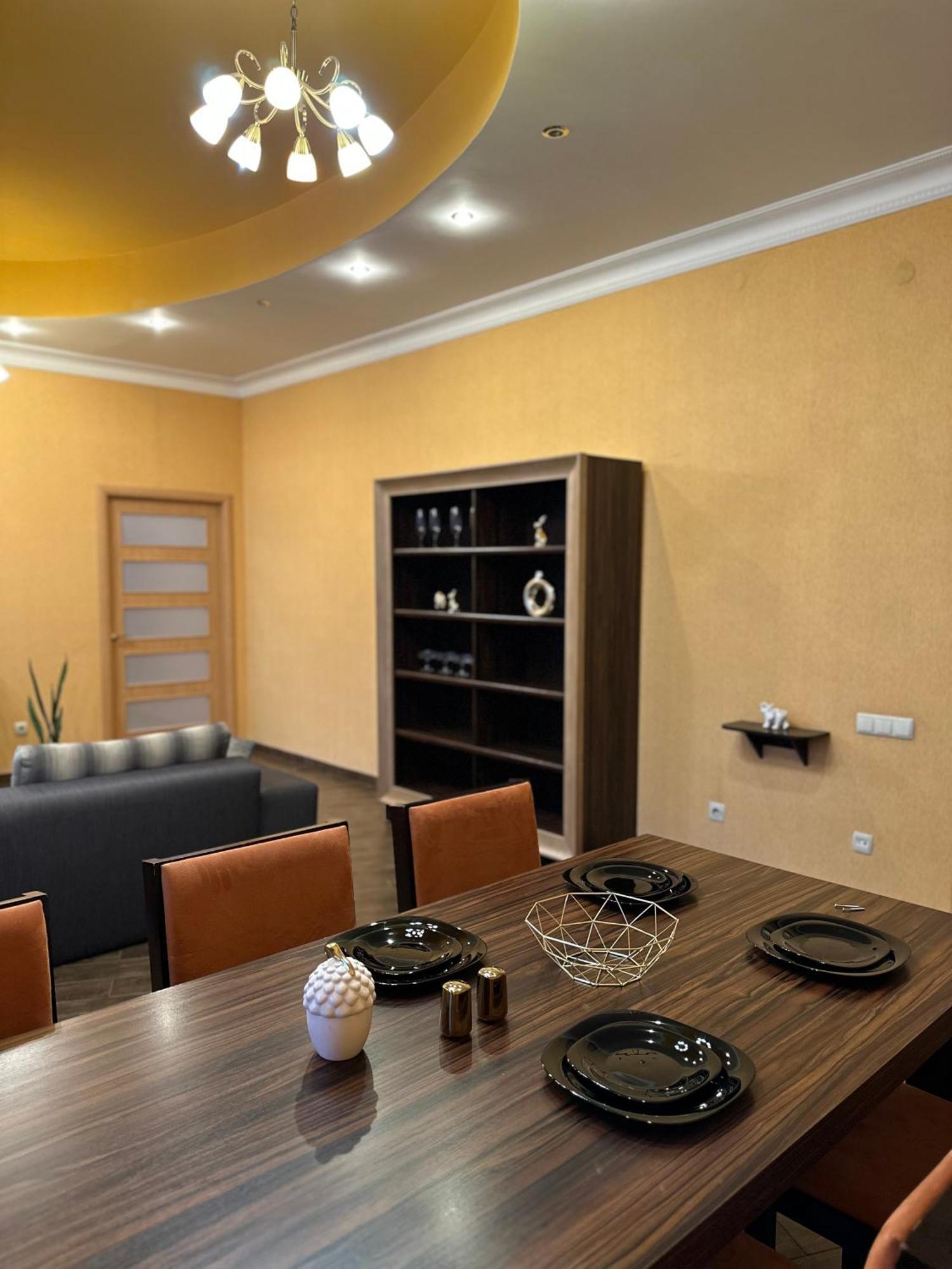 Vip Apartments ! Lviv Eksteriør bilde